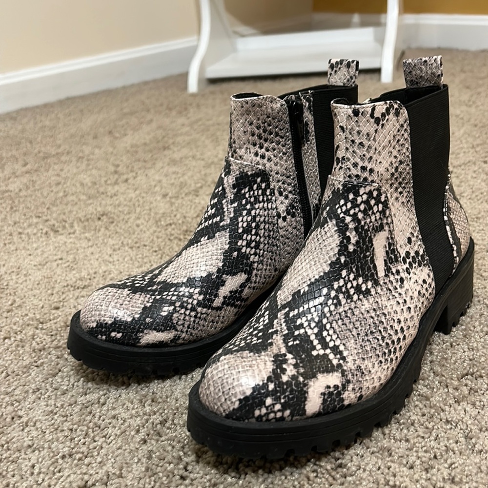 Snakeskin boots size 7